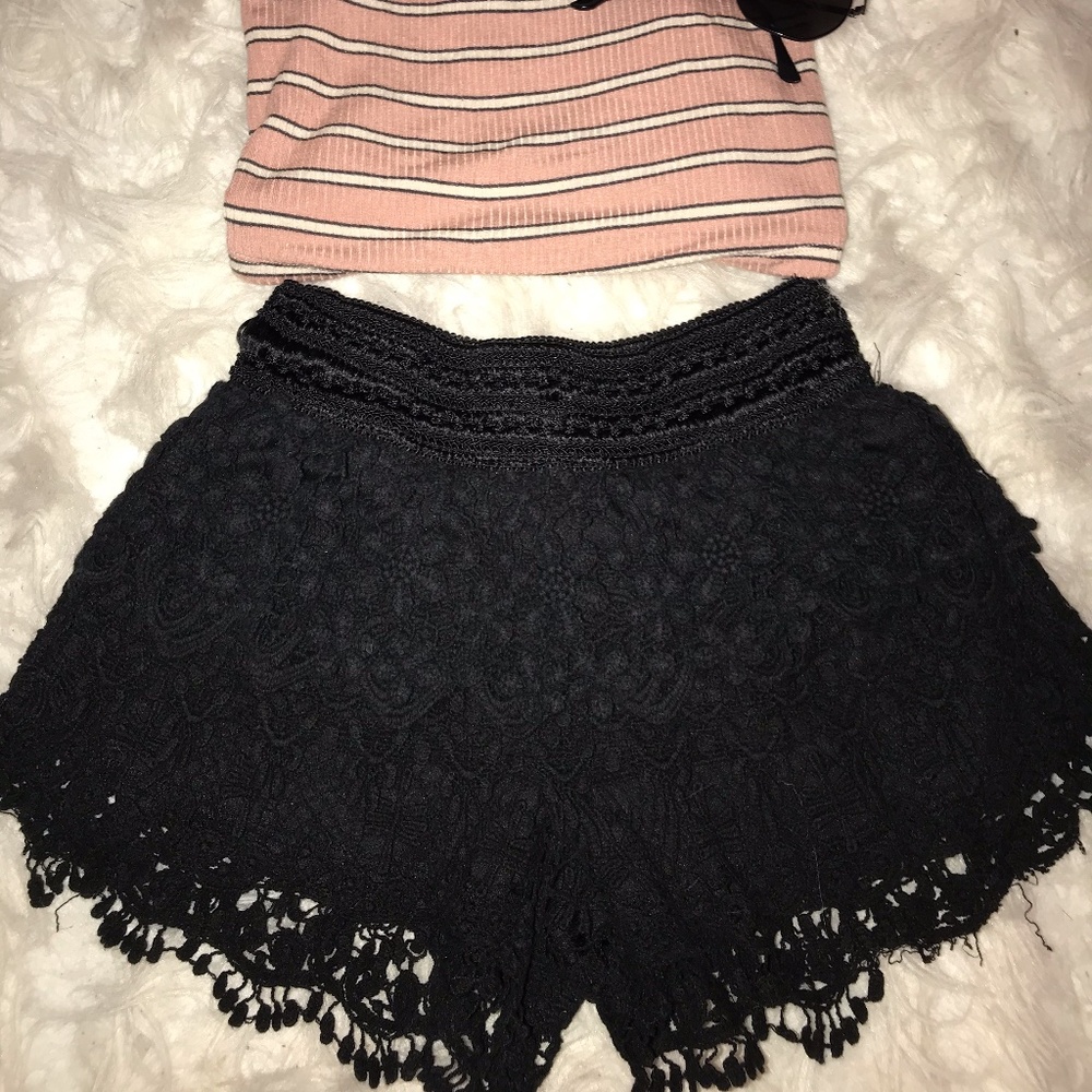 1 black lace shorts (xs) 1 white lace shorts (m)